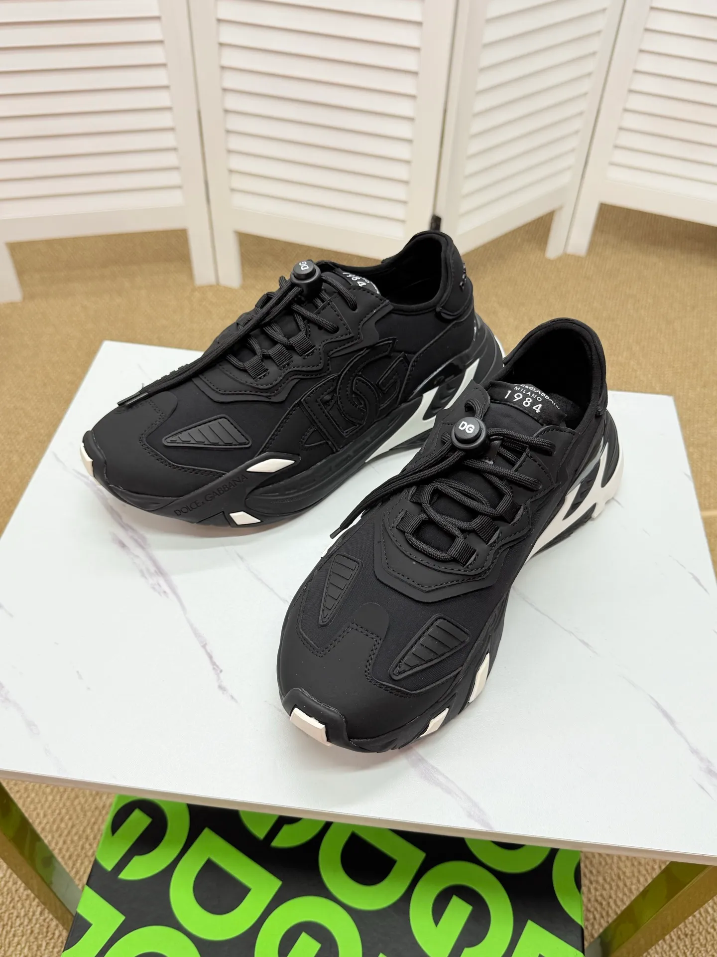Men's clothing and shoes 260. The latest sports and casual shoes for couples (DG) are fashionable and versatile, and can add luster to various looks. Create an exquisite design with unique dynamic vitality and modern atmosphere, showing modern elegance. Size: 35-46 (custom-made sizes 45 and 46 are non-refundable) Se